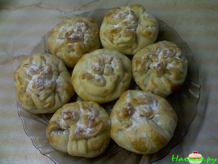 Слоеные мешочки с персиком и шоколадом Слоеные мешочки с персиком и шоколадом