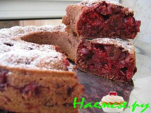 Постный вишнево-шоколадный кекс