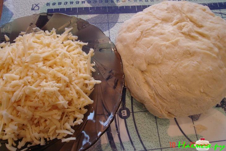 Борщ с черносливом и сырными плюшками