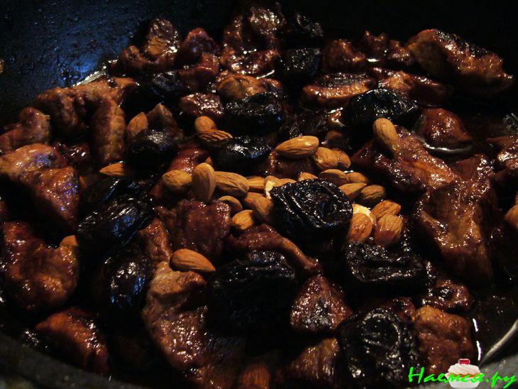 Тушеное мясо с кисло-сладким соусом