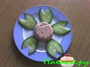 Суфле из лосося с кремом из авокадо