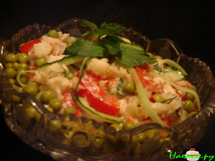 Салат из цветной капусты с куриной грудкой