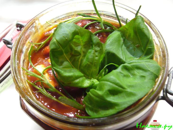 Закуска из печеной паприки с фетой в томатном соусе