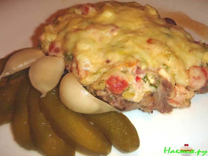 Отбивная под сочной овощной щубкой Отбивная под сочной овощной щубкой