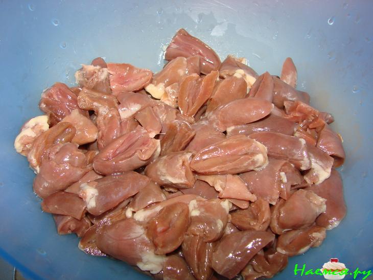 Щи из кислой капусты с потрошками