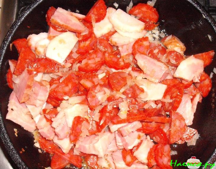 Фасоль с колбасой Фасоль с колбасой