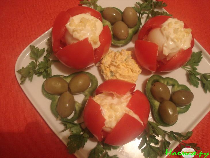 Фаршированные яйца-помидоры