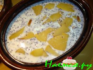 Сырные шарики с айвой в маковом соусе