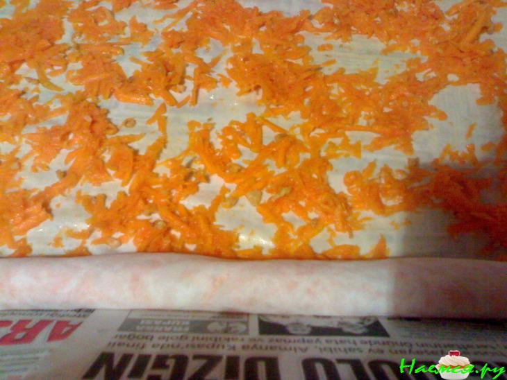 Пирог-рулет с тыквой и грецкими орехами