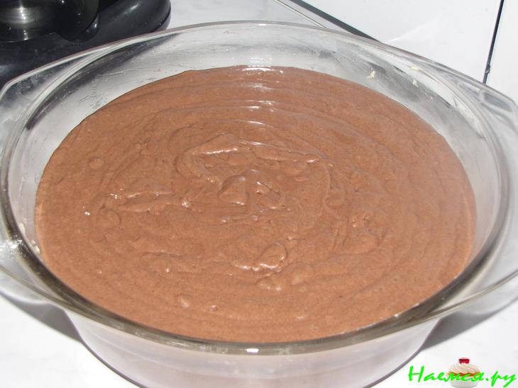 Шоколадный тортик с клюковкой, приготовленный в СВЧ