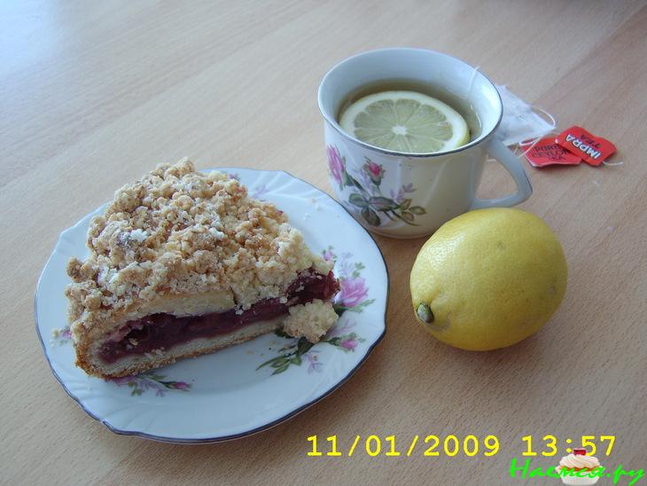 Пирог с вишнёво-пудинговой начинкой под штройзелем Пирог с вишнёво-пудинговой начинкой под штройзелем