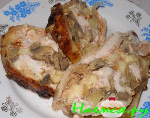 Курица фаршированная грибочками и сыром Курица фаршированная грибочками и сыром