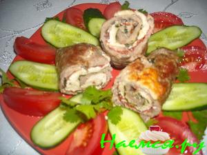 Рулетики мясные со шпинатом и грибами