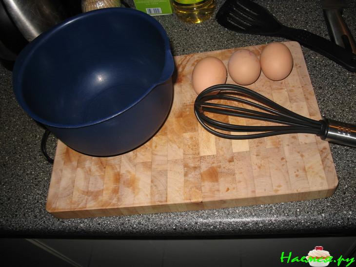 Рис с луком, морковкой и яйцом