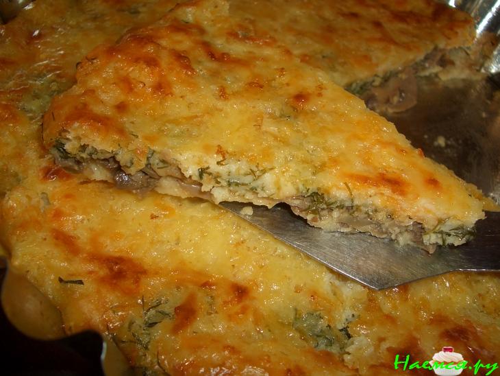 Грибной пирог с луком и сыром