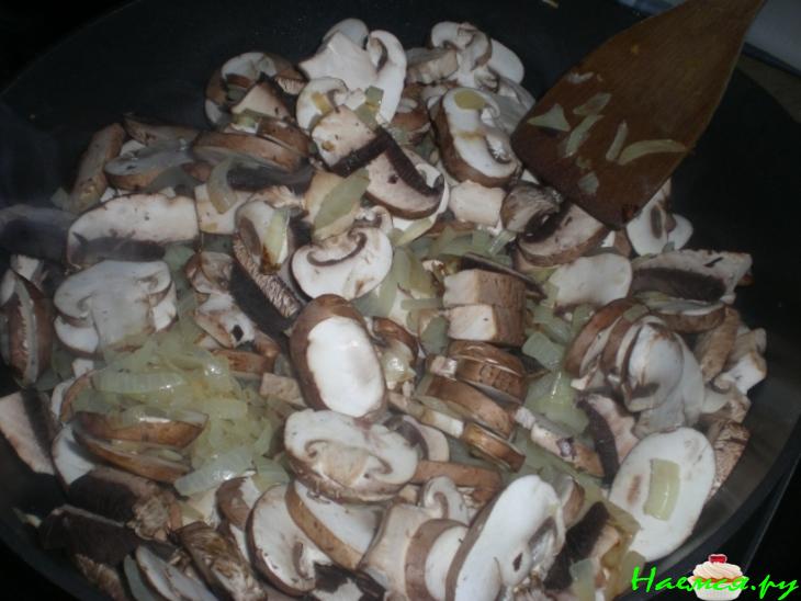 Суп из нута, фасоли и грибов