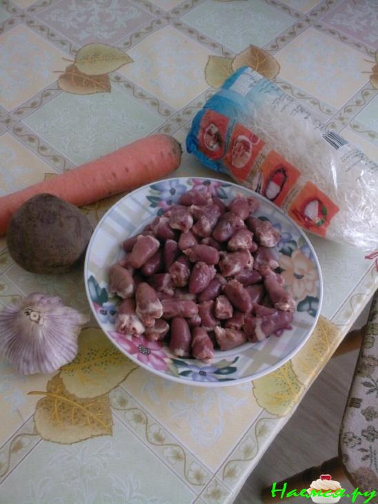 Салат из рисовой лапши с овощами и сердечками