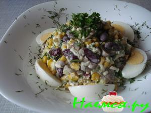 Салат овощной с яйцом