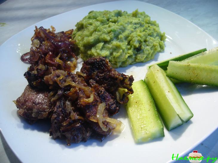 Картофельно-авокадовое пюре с карамелизированным луком