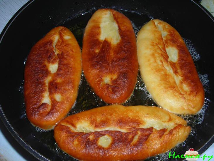 Жареные пирожки с картошкой и печёнкой Жареные пирожки с картошкой и печёнкой