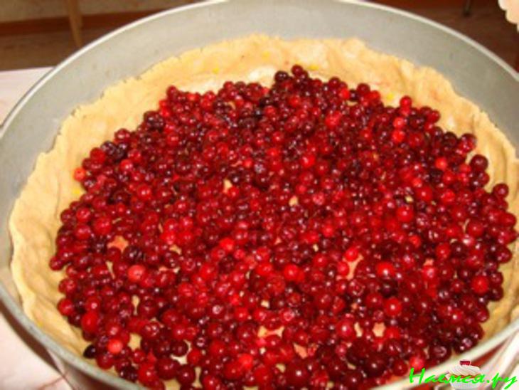 Пряный брусничный пирог