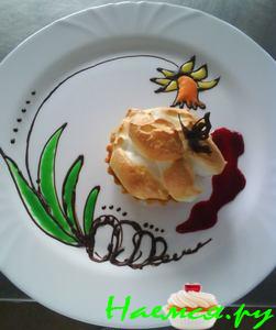 Миндальная корзиночка с нежным кремом, корочкой безе