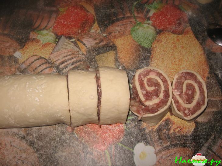 Мясные розочки в томатно-овощной заливке