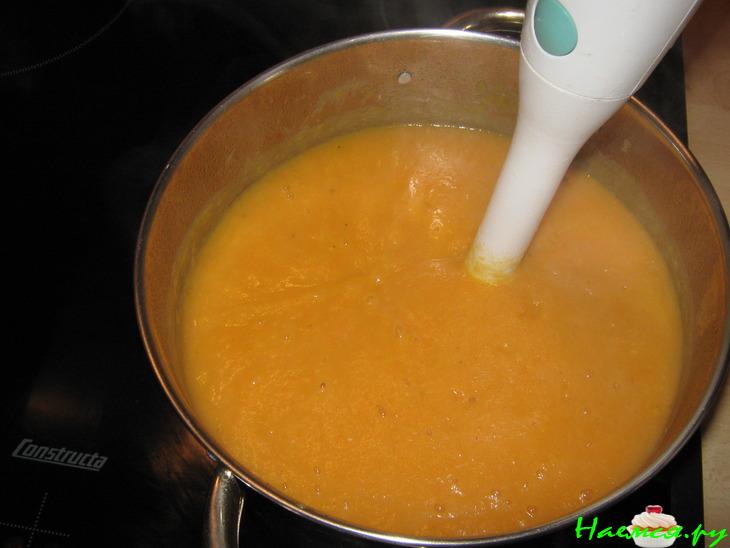 Морковный суп-пюре с брынзой