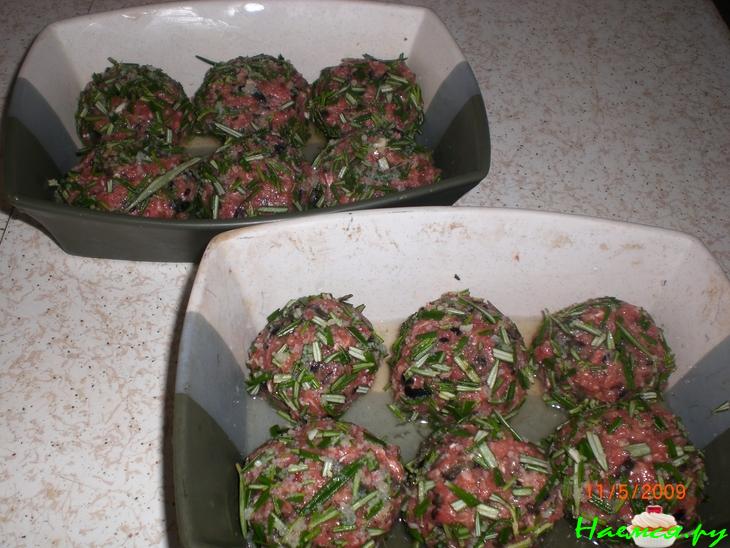 Мясные тефтели с маслинами, фетой и рoзмарином Мясные тефтели с маслинами, фетой и рoзмарином