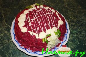 Салат "Сельдь под шубой" с зеленью Салат "Сельдь под шубой" с зеленью