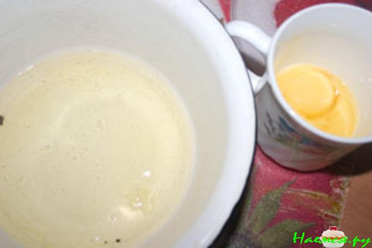 Кекс с горьким шоколадом и орехами