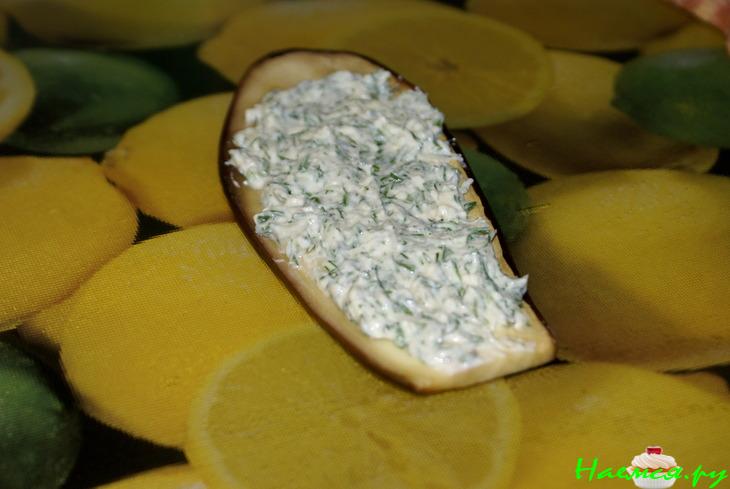 Баклажановые рулетики запеченные с творогом и беконом