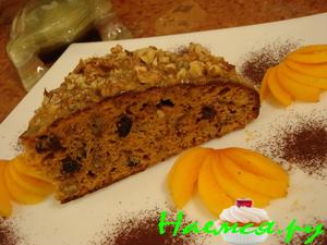 Пирог с вареной сгущенкой и орехами