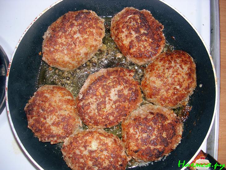 Котлеты с овощами в красном соусе Котлеты с овощами в красном соусе