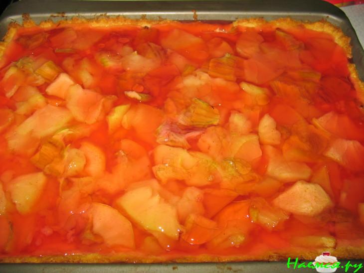 Пирог с яблоками, ревенем и ванильным кремом 