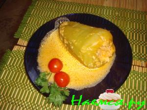 Фаршированные перцы с сырным соусом