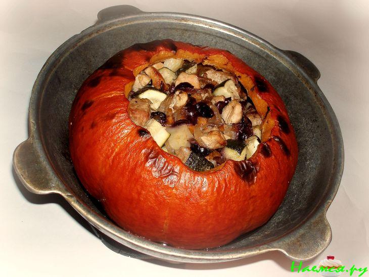 Тыква запеченная, фаршированная овощами и мясом