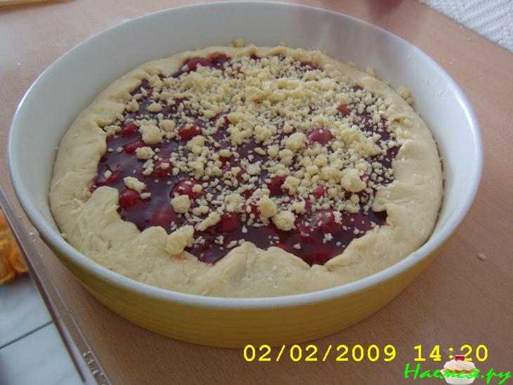 Пирог с вишнёво-пудинговой начинкой под штройзелем Пирог с вишнёво-пудинговой начинкой под штройзелем