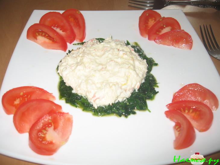 Крабы на подушке из шпината