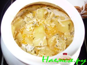 Жаркое в горшочках с индюшкой и кислой капустой