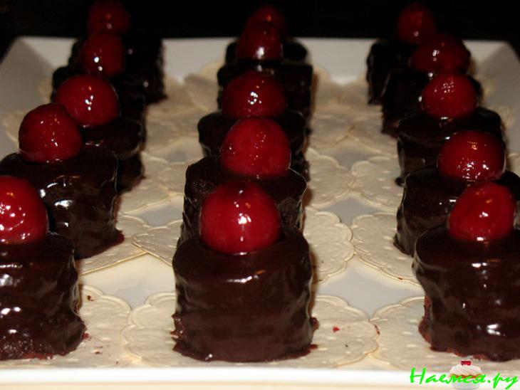 Шоколадно-вишнёвые Petit Fours (Пти Фур)