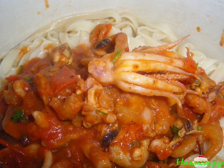 Макароны с морскими гадами