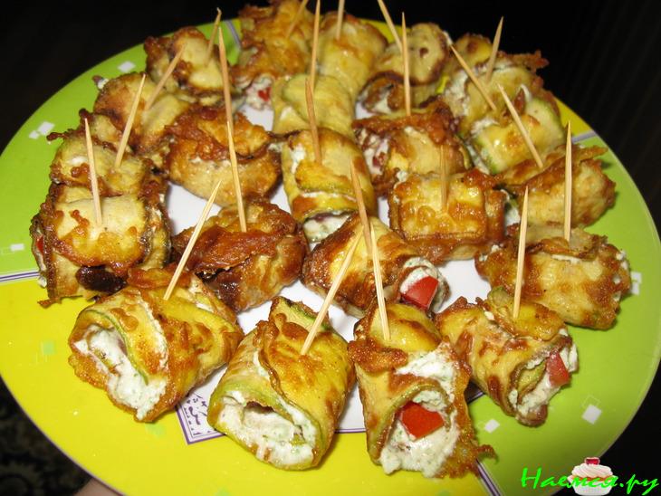 Кабачковые рулетики с творожно - сырковой массой