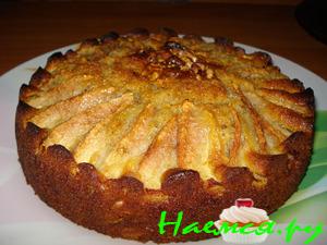 Грушевый пирог с кардамоном и медом