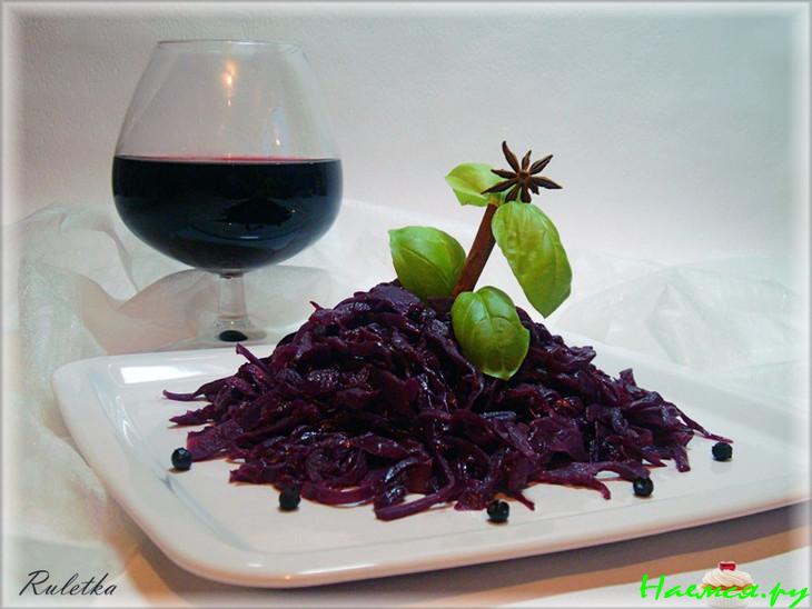 Краснокочанная капуста с можжевельником, вишней и яблоками Краснокочанная капуста с можжевельником, вишней и яблоками