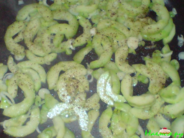 Салат из огурца и креветок