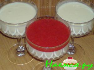 Лимонный мусс под клубничным пюре Лимонный мусс под клубничным пюре