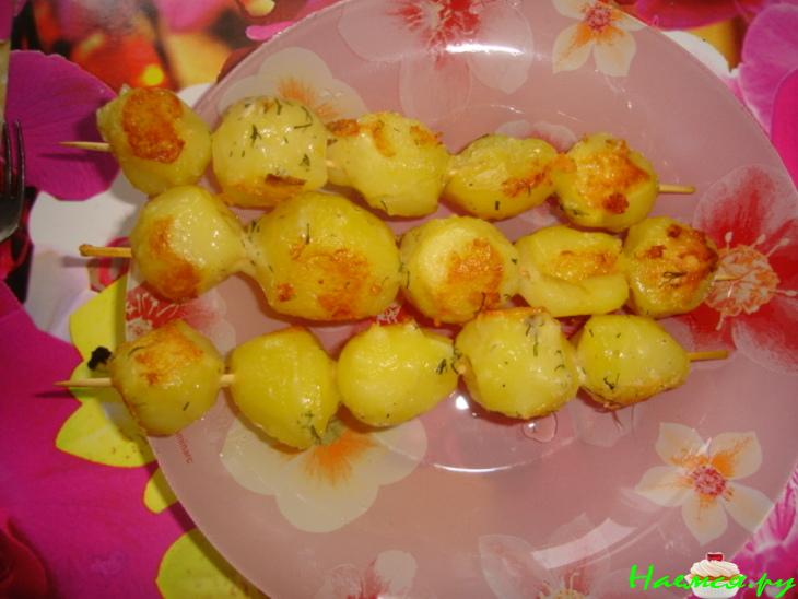 Картофель на шпажках