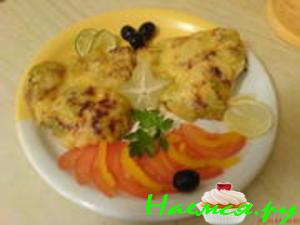 Сом с фруктами