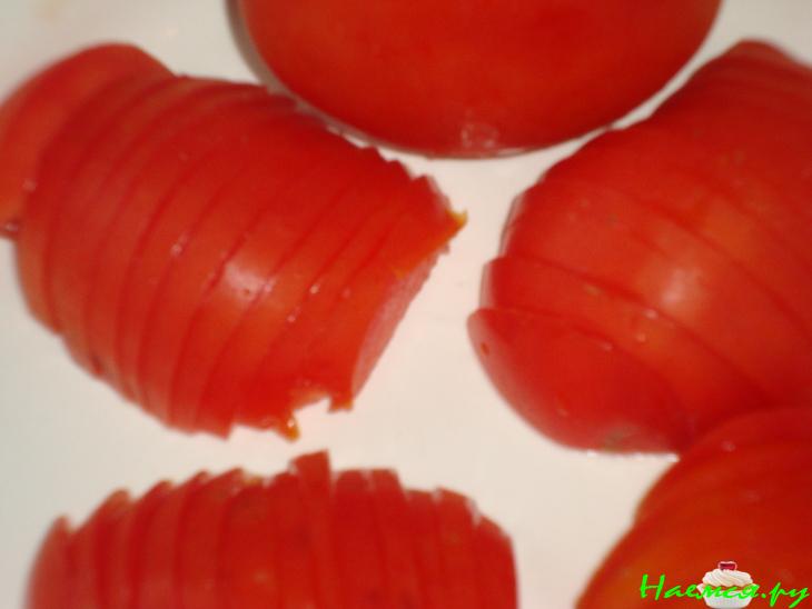 Баклажановые рулетики с помидором и сыром